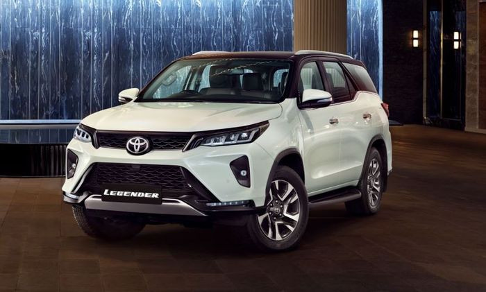 detail tampilan Toyota Fortuner Legender