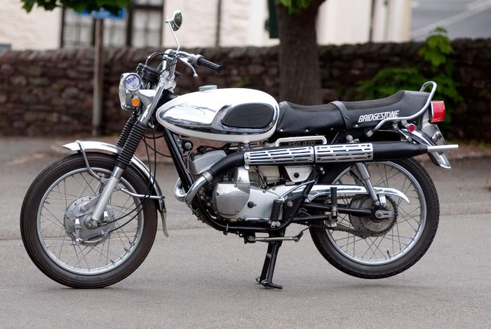 Bridgestone 350 GTO punya bentuk kalpot ala motor tracker