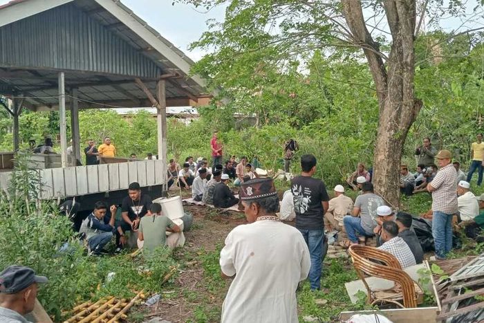 Proses pemakaman sales mobil bekas bernama Hasfiani alias Imam yang ditembak mati anggota TNI AL berinisial Kelasi Dua DI