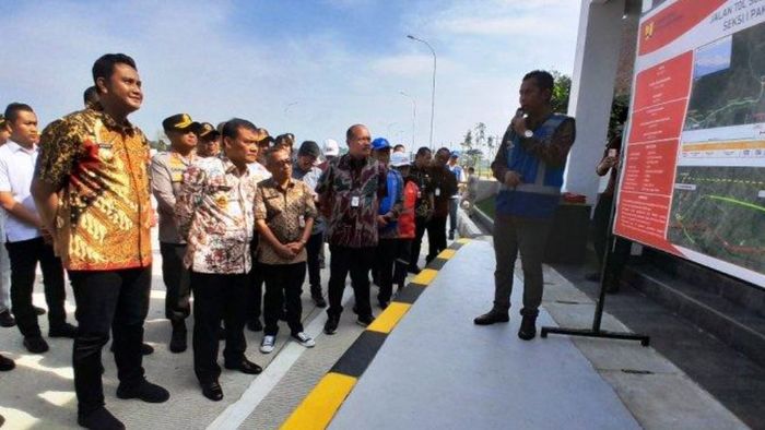 Gubernur Jawa Tengah, Ahmad Luthfi, berkunjung ke Kabupaten Klaten, Jawa Tengah, di Gerbang Tol Prambanan Klaten, Jumat (21/3/2025)