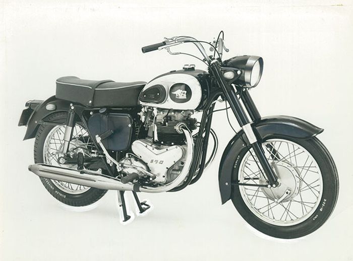 Kawasaki 500 Meguro K2 motor pertama yang dijual hasil kolaborasi Kawasaki Aircraft dan Meguro