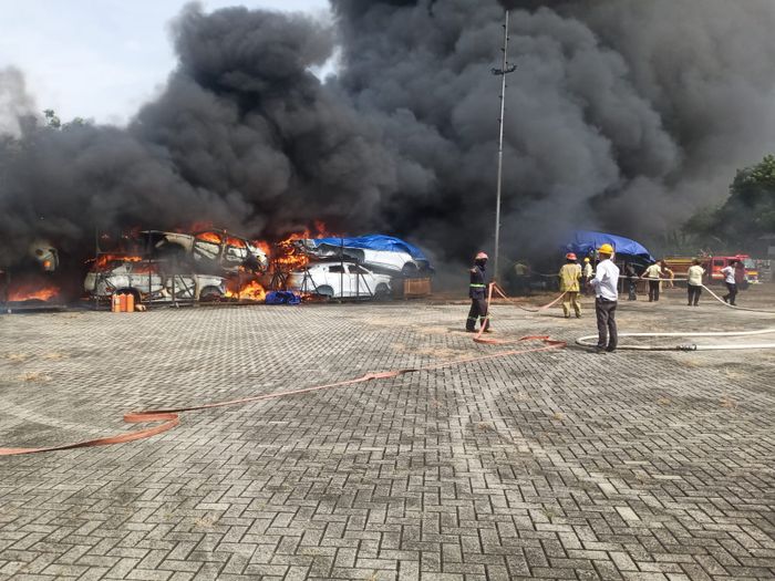 Kebakaran KD Kit Chery Omoda di Bekasi
