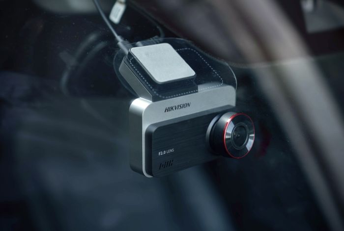 Cocok buat mudik, Hikvision sebagai merek spesialis CCTV kini juga memboyong produk dashcam mobil di Indonesia.