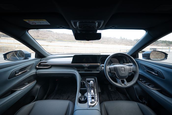 Interior Toyota Crown Estate.