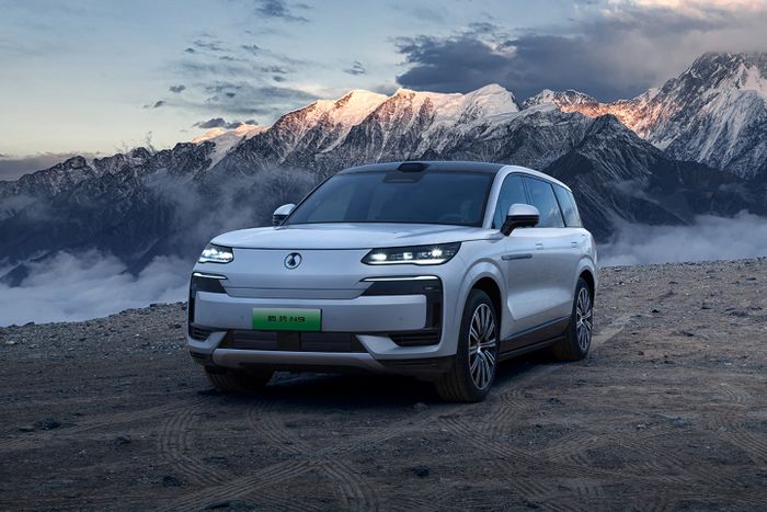 Denza N9 meluncur sebagai SUV flagship PHEV Denza di Tiongkok.