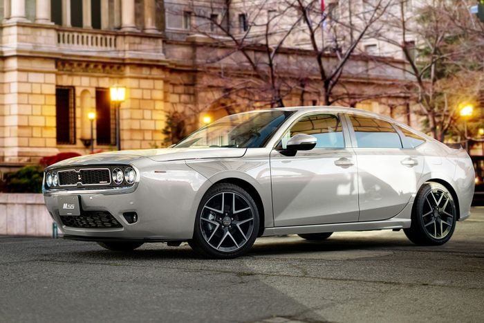 Mitsuoka M55 dapat treatment berupa wajah dan buritan spesial.