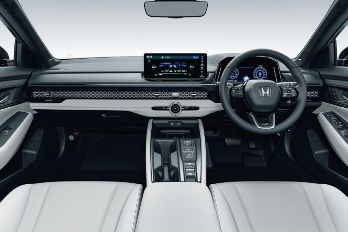 Interior Honda Accord terbaru semakin mewah dengan warna putih.