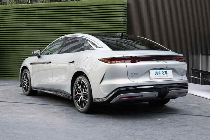 Secara tampilan, BYD Han L EV tampak sleek dan aerodinamis.