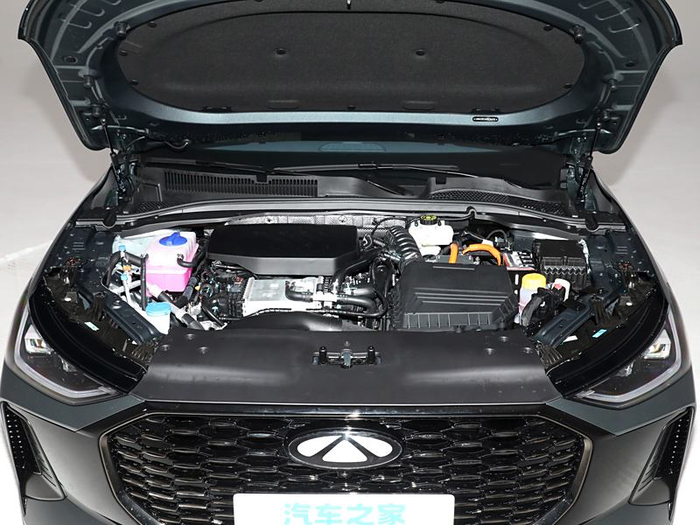 Chery Fulwin A8L alias Arrizo 8 model terbaru yang bisa tembus jarak tempuh lebih dari 2.300 km dalam sekali pengisian daya baterai dan tangki bahan bakar penuh