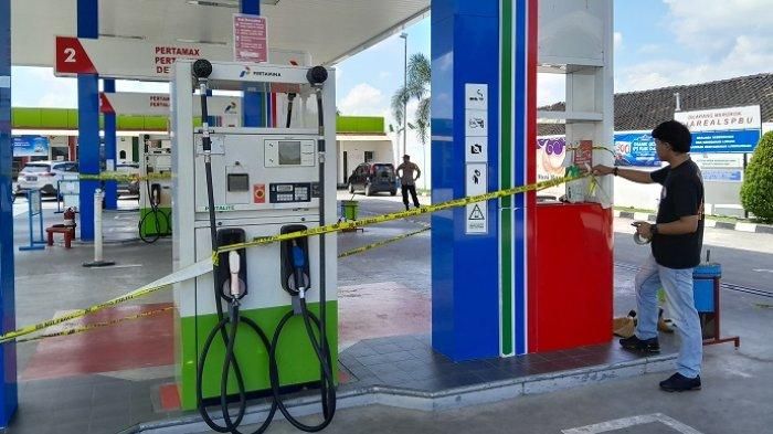Pasca laporan Pertalite tercampur membuat 12 mobil dan motor mogok, Polisi langsung menyegel SPBU 44.574.29 di Trucuk, Klaten, Jawa Tengah