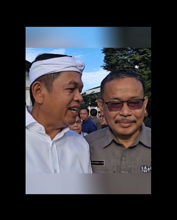 Gubernur Jawa Barat, Dedi Mulyadi umumkan pembebasan biaya mutasi balik nama kendaraan dari luar masuk ke Jawa Barat gratis tanpa biaya sampai ke pajak dan denda