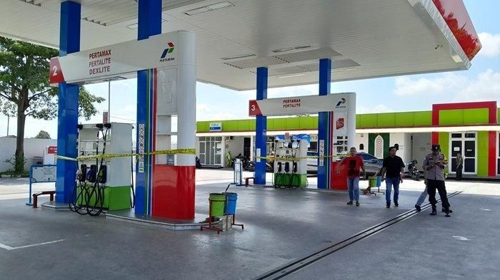 Penyegelan SPBU 44.574.29 di Trucuk, Klaten, Jawa Tengah oleh Polisi karena jual Pertalite campur air, (8/4/25)