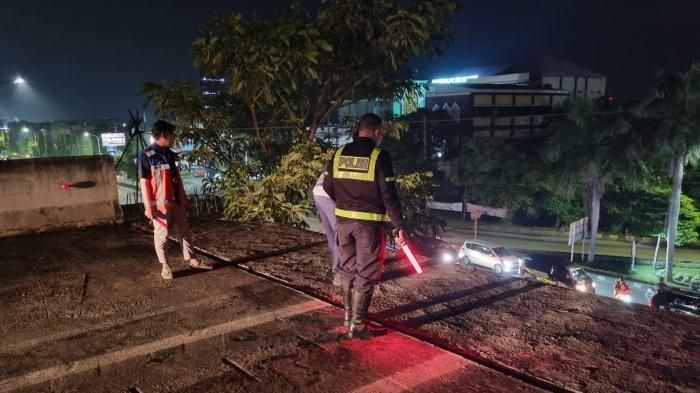 Penampakan ujung tol Krian-Gresik yang belum tersambung lokasi terjun BMW 740Li karena ikuti Google Maps