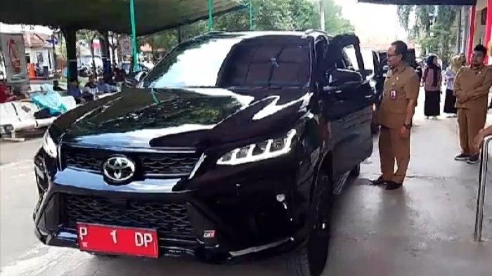 Toyota Fortuner dinas baru Bupati Situbondo, Rio Prayogo