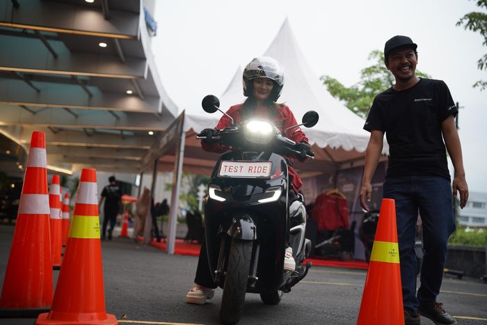 Test ride di Mall Pakuwon
