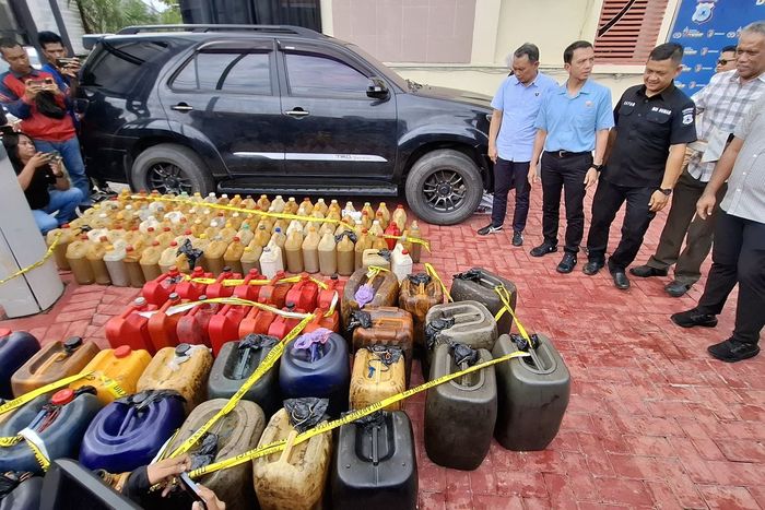 Barang  bukti penyelewengan solar subsidi