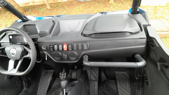 Interior CFMoto ZForce 950