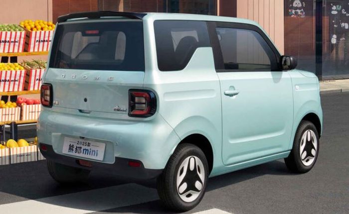 detail buritan Geely Panda Mini 2025