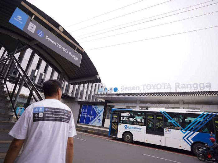 Halte Toyota Rangga di Senen saat baru saja diresmikan