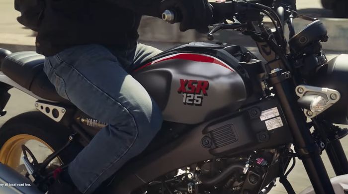 Striping minimalis di area tangki