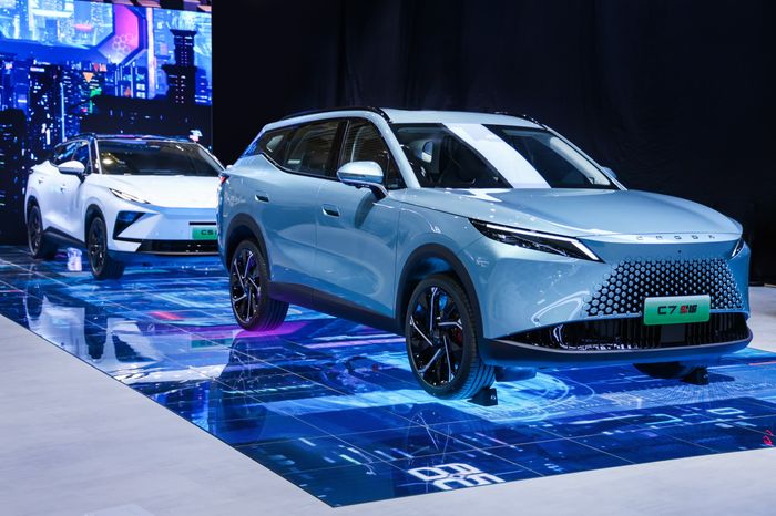 Omoda C7 dan Omoda C5 di Auto Shanghai 2025