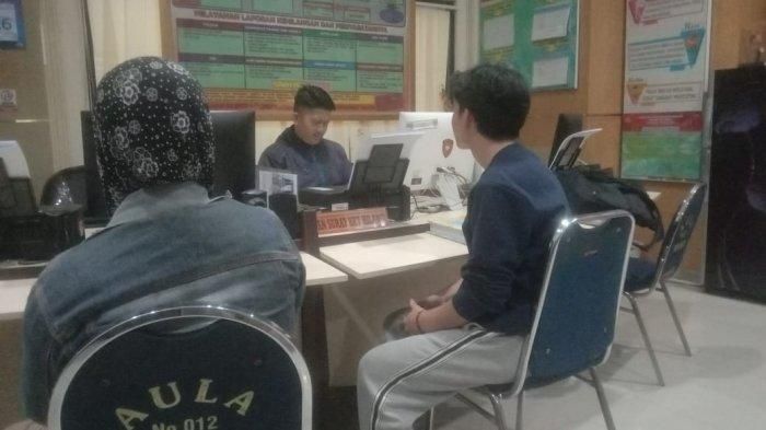 Korban pembegalan di sekitaran Air Mancur, Kota Bogor sedang melapor ke pihak kepolisian 