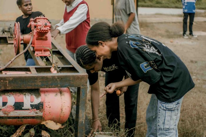 SSFC Pengda Sorong melakukan aksi bakti sosial