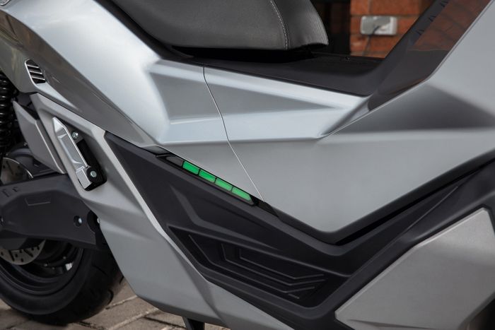 Ini kelebihan LED di bodi motor listrik MAKA Cavalry 