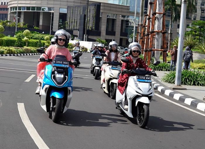 momen Kartini Ride OTOladies bersama ALVA