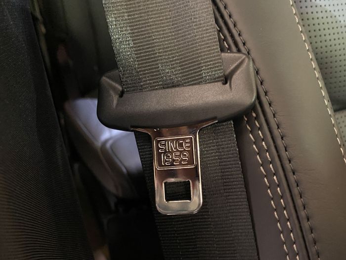 Seatbelt Volvo XC90 memiliki tanda Since 1959 sebagai signifikansi Volvo pada teknologi keselamatan.