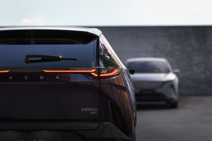 Lampu belakang Mazda EZ-60