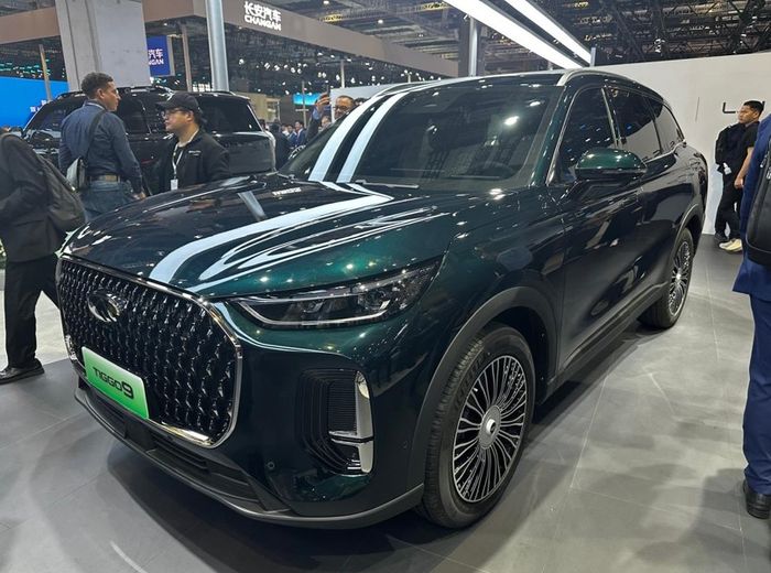 Ada tiga anggota keluarga Chery Tiggo dengan teknologi CSH yang dipamerkan di Auto Shanghai 2025. 