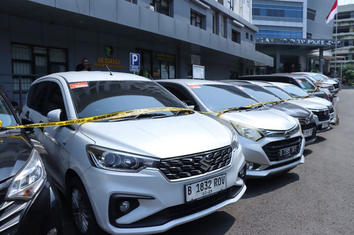  Polres Metro Jakarta Barat bersama jajaran Polsek berhasil mengungkap puluhan kendaraan curanmor