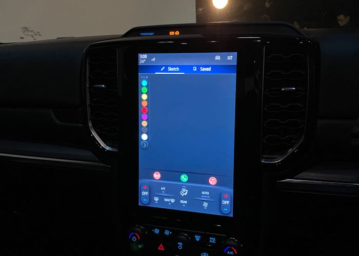 Sketch Pad pada layar milik Ford Everest Sport.