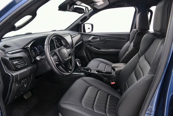 Interior Isuzu D-MAX EV.