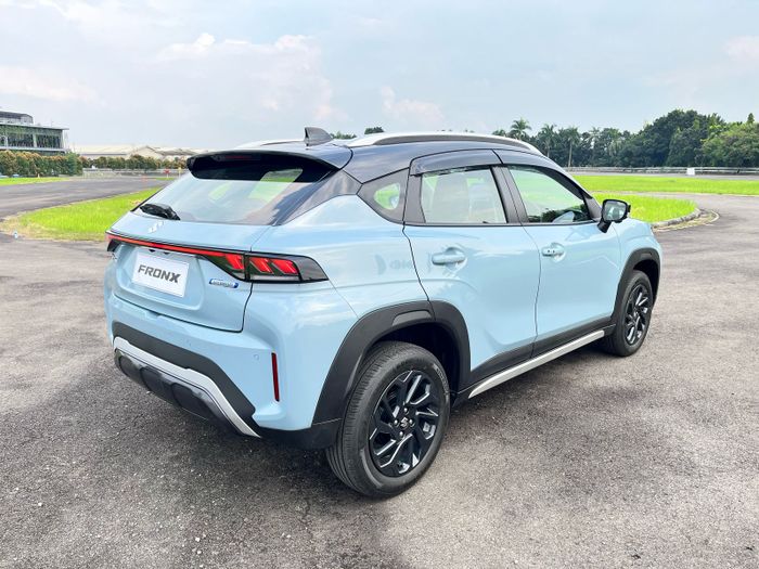 Tampak belakang Suzuki Fronx