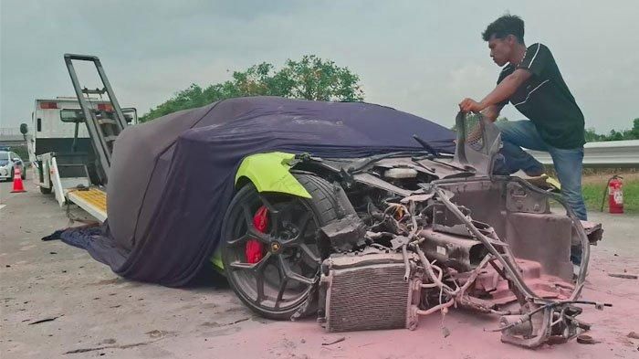 Kondisi Lamborghini yang menghantam Suzuki Ignis di Tol Jombang