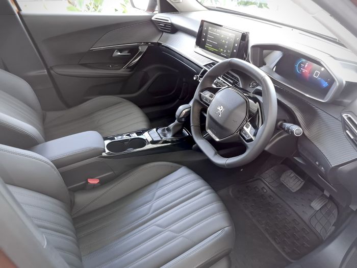 Desain interior Peugeot dengan konsep i-Cockpit