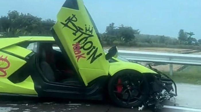Kondisi Lamborghini sesaat setelah kecelakaan tabrak Ignis di Tol Jombang