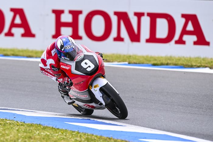 Veda Ega Pratama di ajang JuniorGP di sirkuit Estoril Portugal