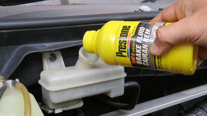 PT Autochem Industry (AI) memberikan program Corporate Social Responsibility (CSR)