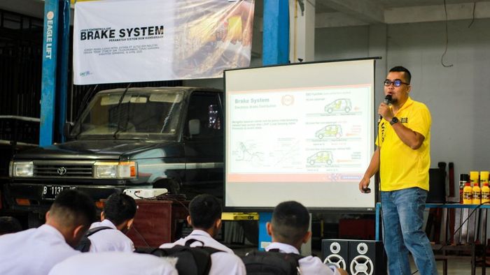 PT Autochem Industry (AI) memberikan program Corporate Social Responsibility (CSR)
