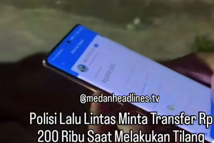 Cuplikan vidoe oknum Polisi Lalu Lintas (Polantas) Bripka HS suruh transfer denda tilang Rp 200 ribu via aplikasi DANA
