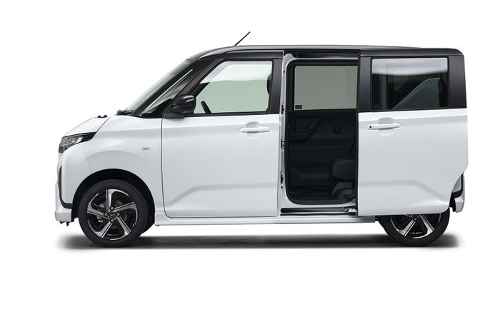 Daihatsu Move terbaru bakal memakai pintu geser untuk pertama kali.