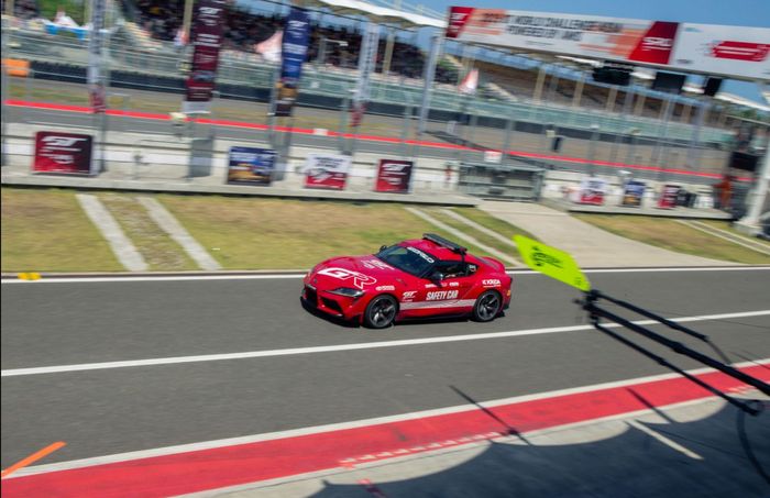 Safety Car GT World Challenge Asia 2025 di sirkuit Mandalika, NTB menggunakan Toyota GR Supra