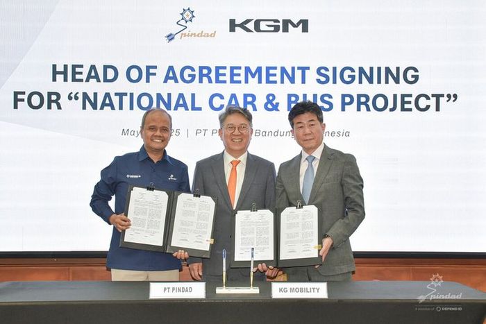 Penandatanganan resmi kerjasama PT Pindad dengan KG Mobility, produsen mobil merek SSangYong