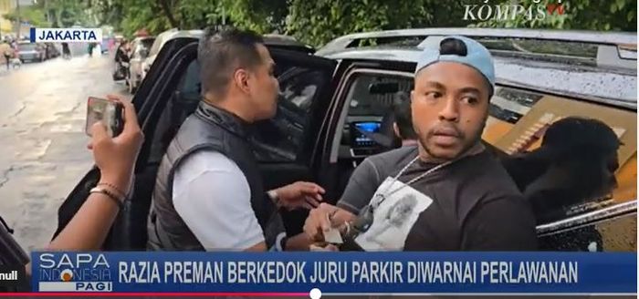 Salah satu preman berkedok juru parkir liar yang beroperasi di pusat perbelanjaan Thamrin City diringkus Polres Metro Jakarta Pusat