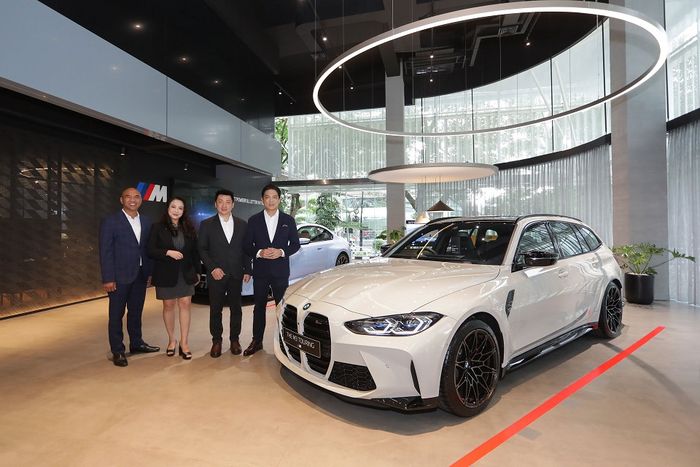 BMW M3 Competition Touring M xDrive di dealer M baru BMW Astra Surabaya