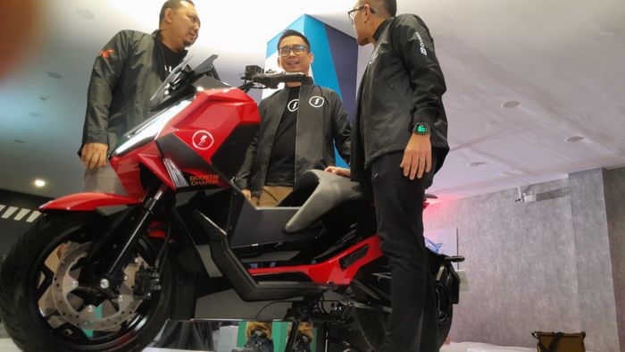 Produsen motor listrik ALVA resmi meluncurkan model motor listrik terbarunya di Cikarang, Kamis (22/5/2025).
