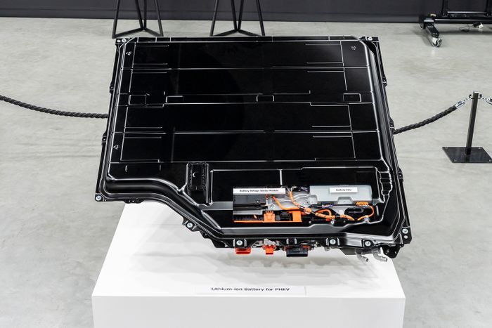 Baterai PHEV lebih besar memungkinkan Toyota RAV4 PHEV memiliki EV mode sampai 150 km.